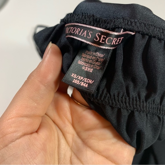 XS Victoria’s Secret black satin and lace camisole w side slits - Picture 8 of 11